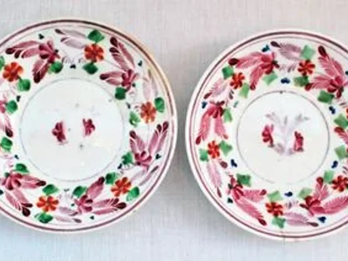 2 taças de porcelana antigas com muito uso 