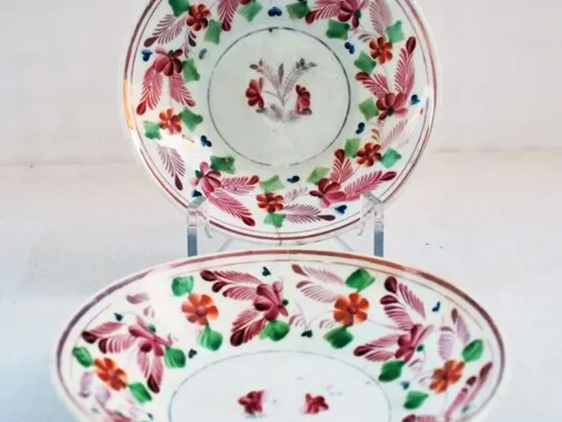 2 taças de porcelana antigas com muito uso 