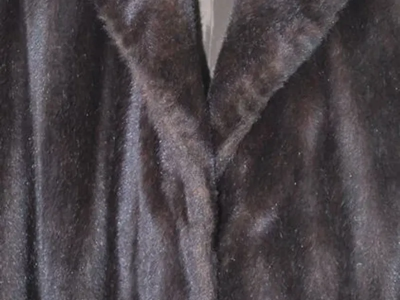 Casaco comprido de pele sintética dos anos 60 