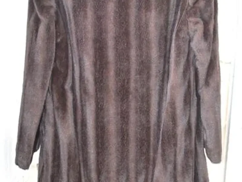 Casaco comprido de pele sintética dos anos 60 