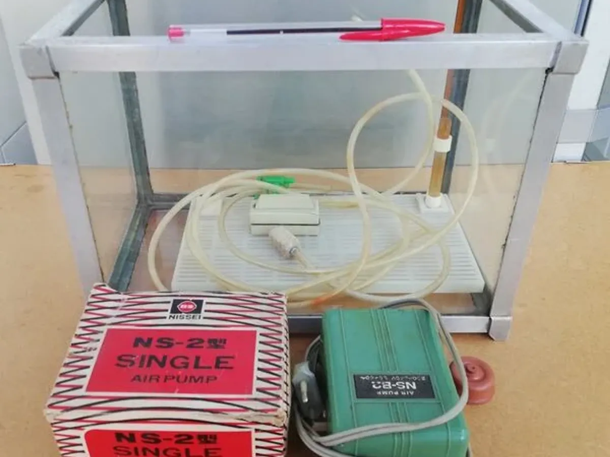 Aquário com bomba de ar e alguns acessórios 