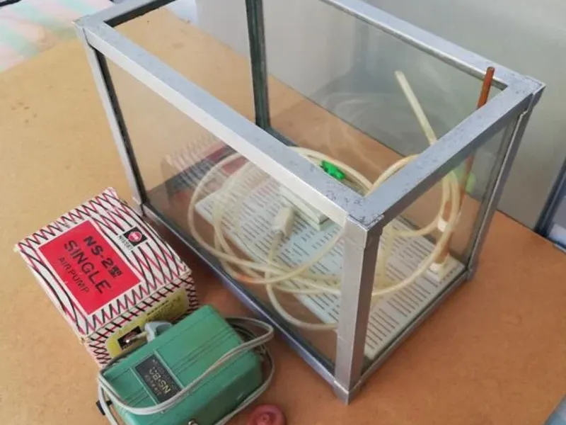 Aquário com bomba de ar e alguns acessórios 