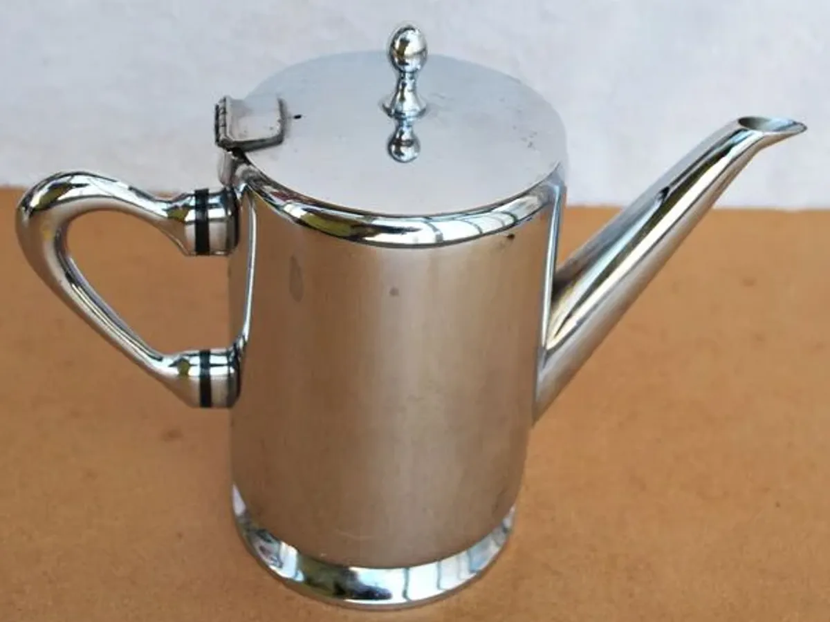 Bule metálico com 14 cms 