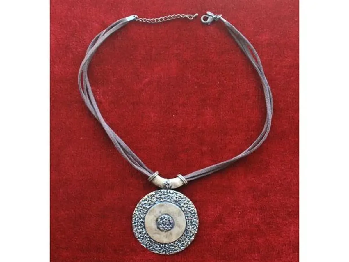 Colar da marca Honey de 2008 