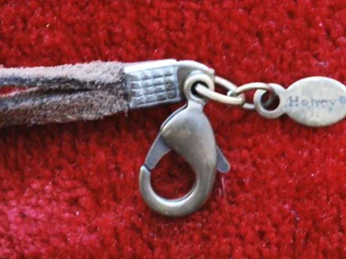 Colar da marca Honey de 2008 