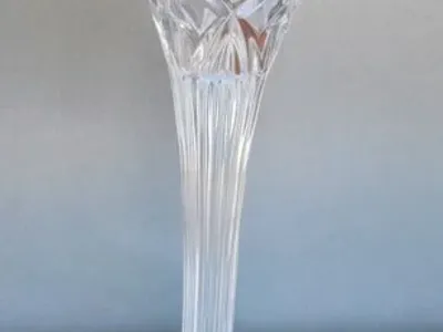 Candelabro em vidro com vela redonda dourada 