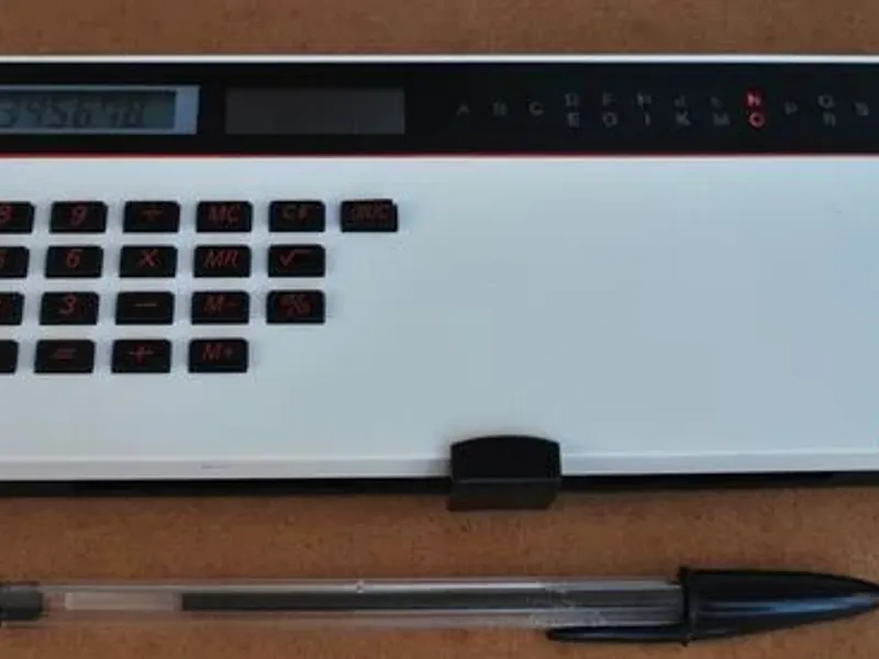 Agenda telefónica com calculadora solar dos anos 8