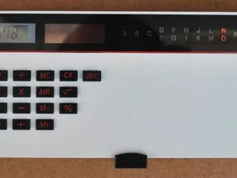 Agenda telefónica com calculadora solar dos anos 8