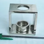 Suporte para vela com vela vermelha  3