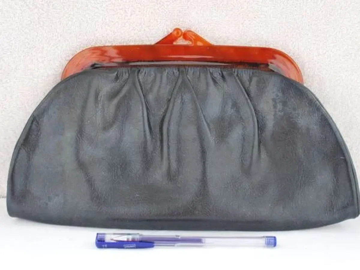 Mala de mão dos anos 60, em pele, da casa Galeão