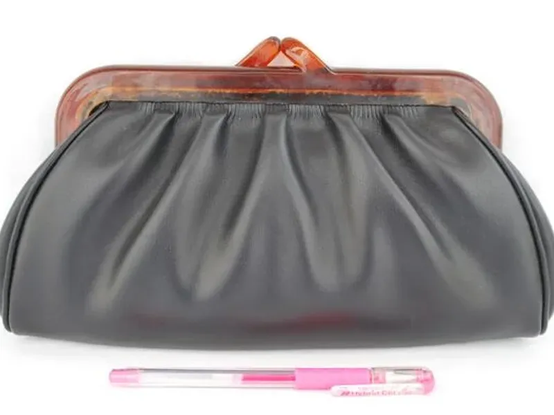 Mala de mão dos anos 60, em pele, da casa Galeão