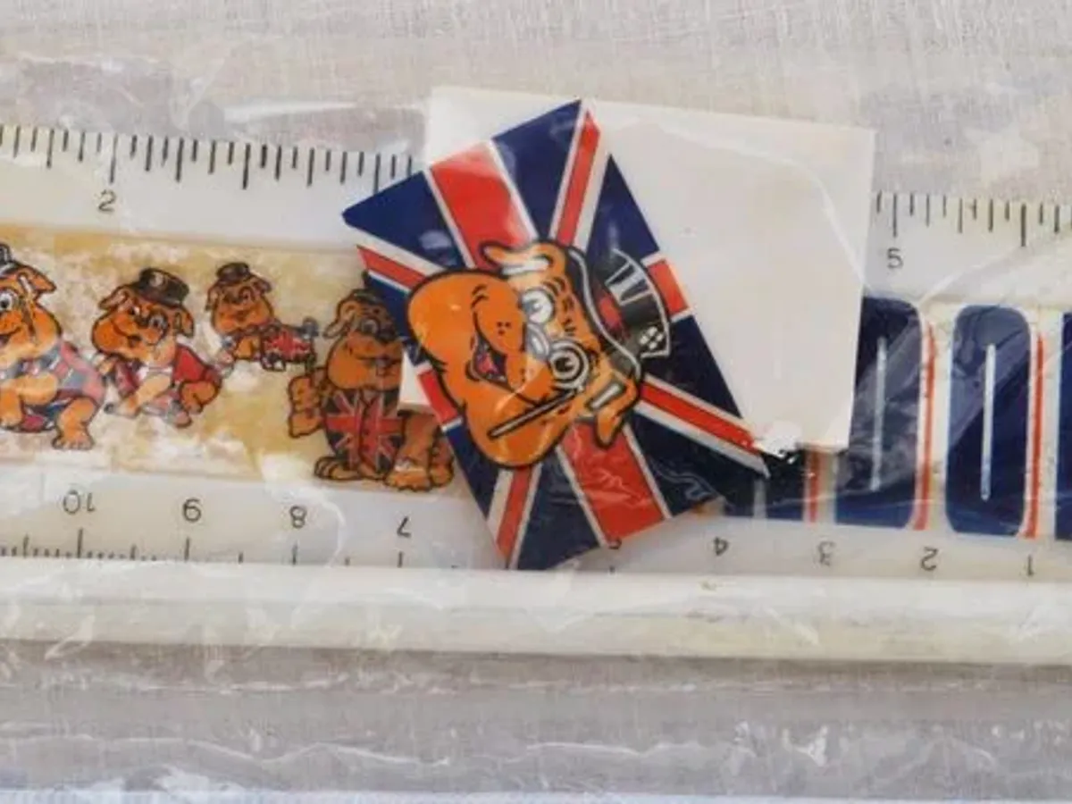 Recordação de Londres - Estojo, lápis, afia, régua