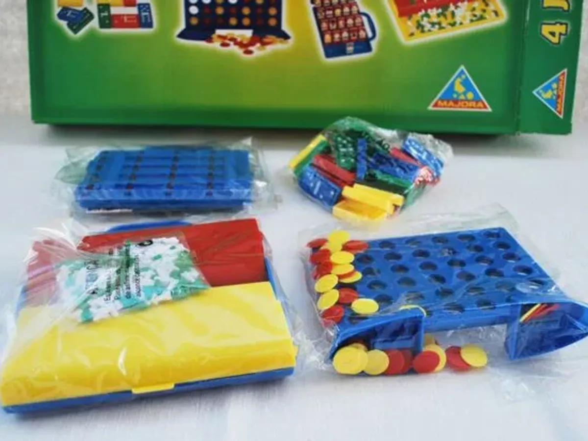 4 Jogos Majora – Dominó / 4 em linha / Adivinha / 