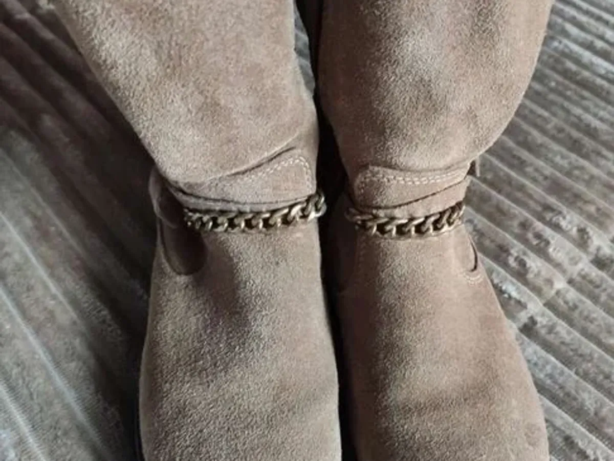 Botas camurça castanhas