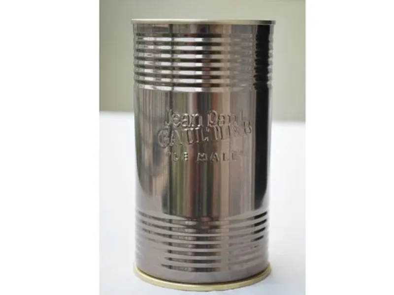 Lata de perfume “Le Male” de Jean Paul Gaultier
