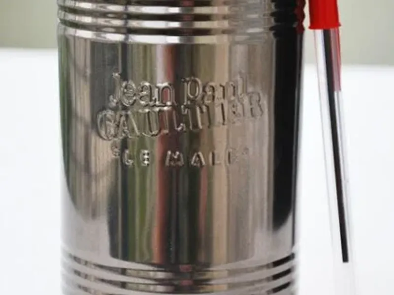 Lata de perfume “Le Male” de Jean Paul Gaultier