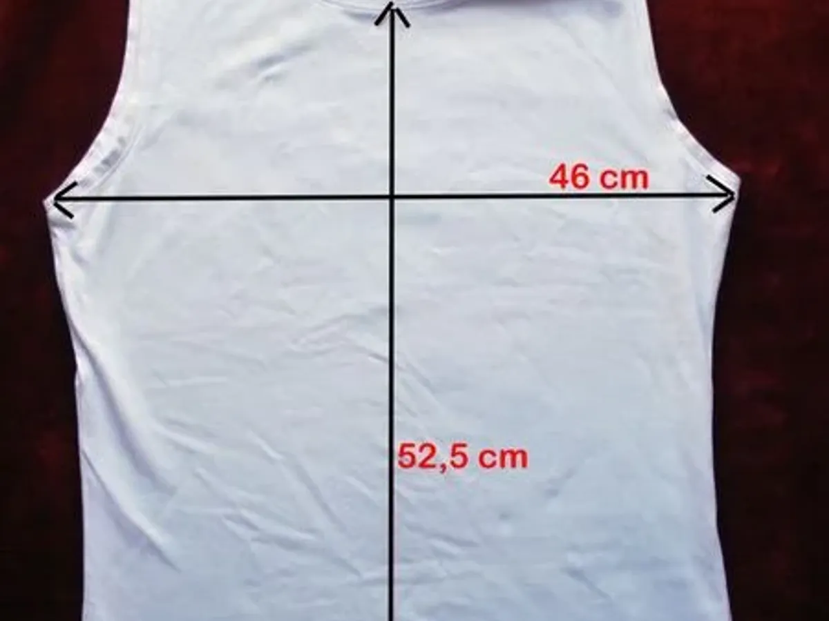 T-shirt branca de alças 