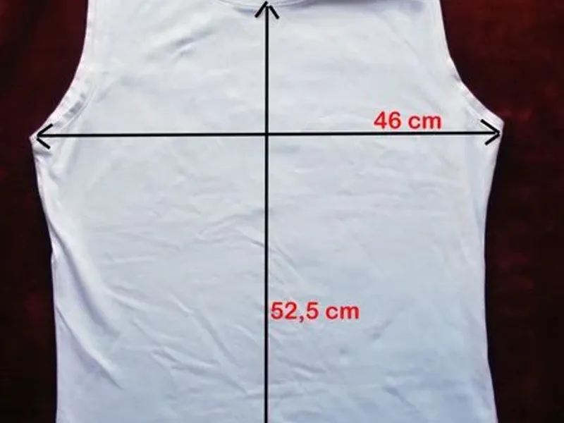 T-shirt branca de alças 