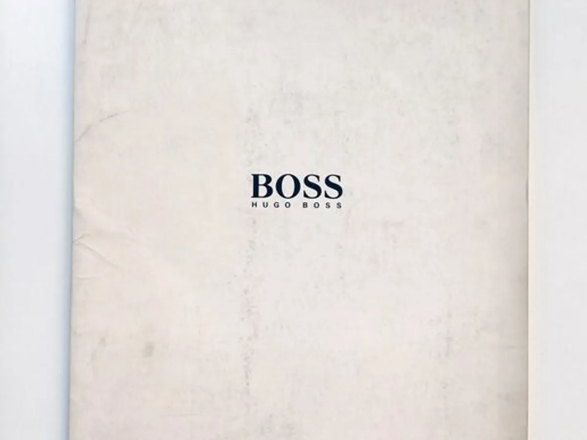 Catálogo Hugo Boss com 14 fotos de Richard Avedon 