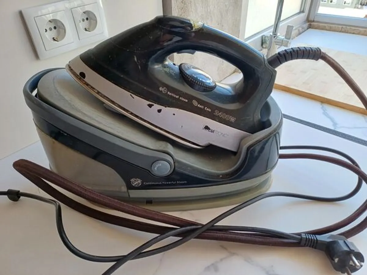 Ferro de engomar caldeira Clatronic 2400W 