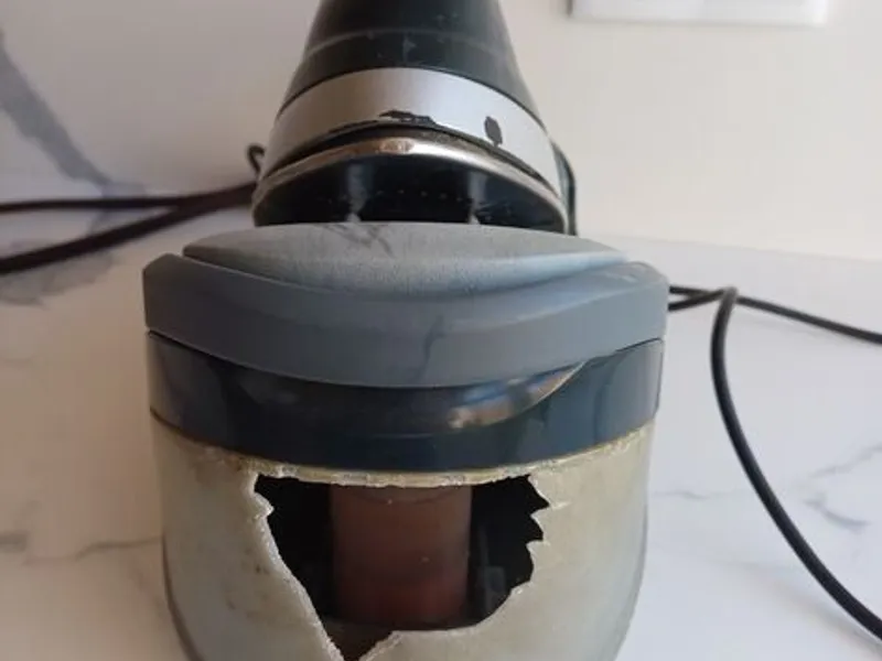 Ferro de engomar caldeira Clatronic 2400W 