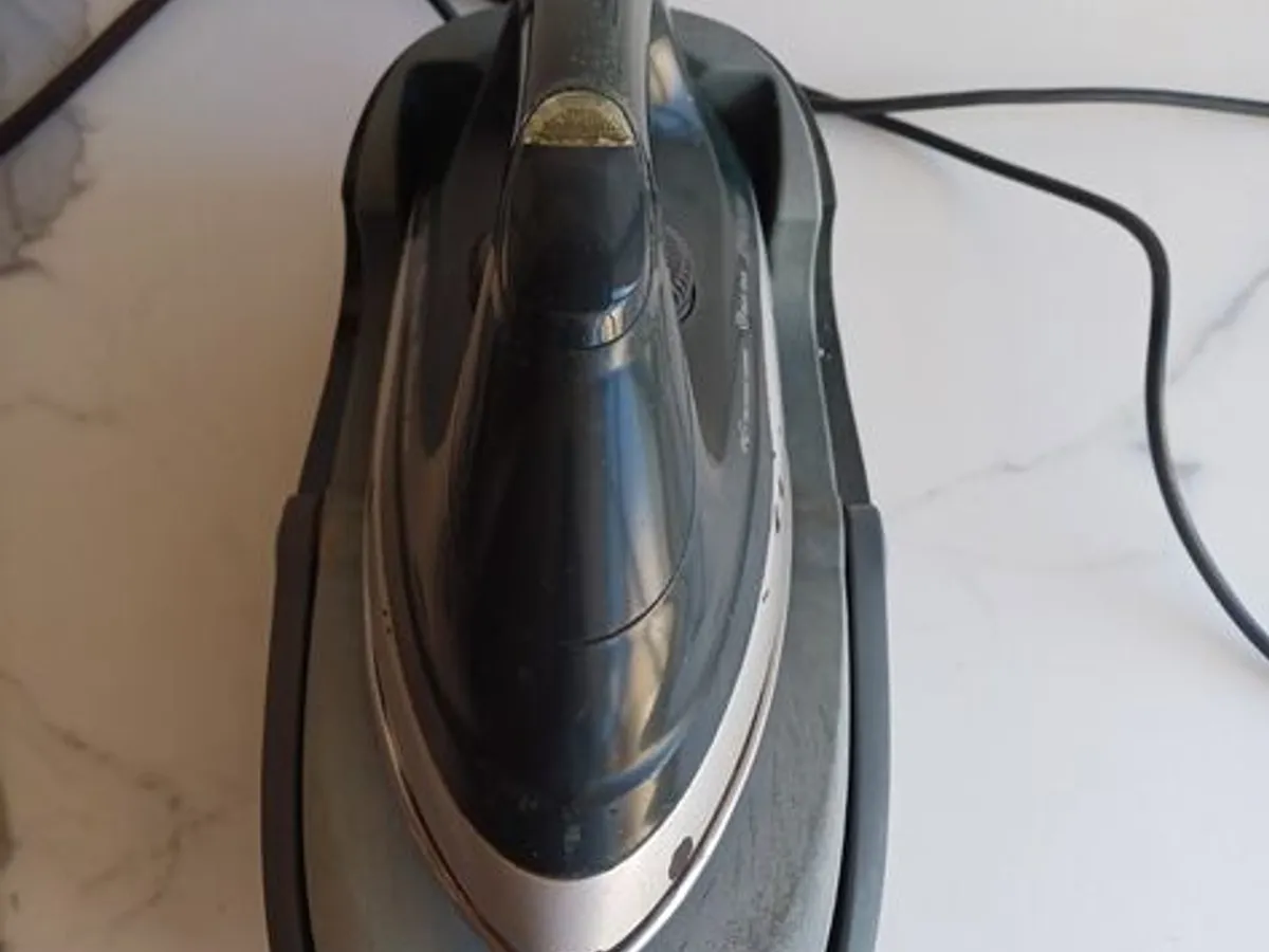 Ferro de engomar caldeira Clatronic 2400W 