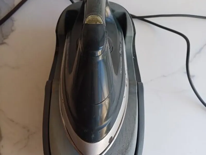 Ferro de engomar caldeira Clatronic 2400W 