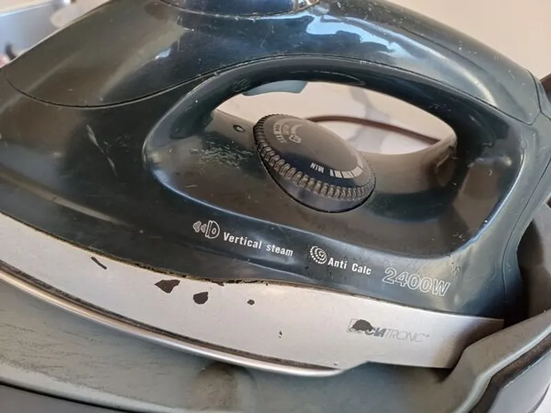 Ferro de engomar caldeira Clatronic 2400W 