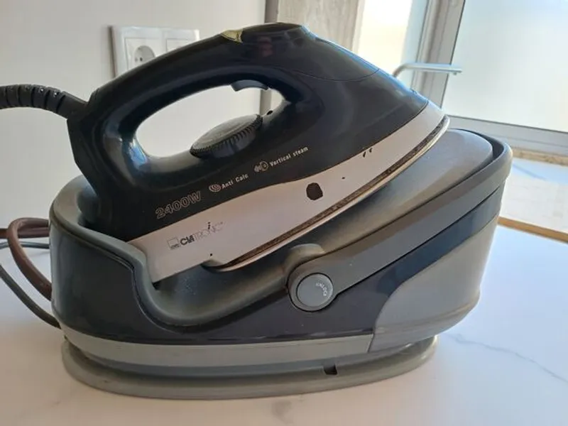Ferro de engomar caldeira Clatronic 2400W 
