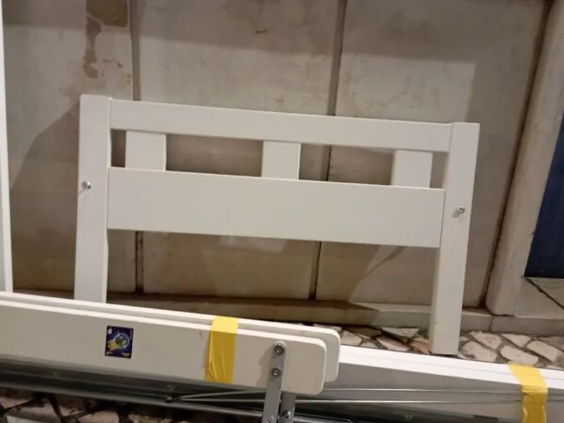 cama madeira e colchão, de criança 