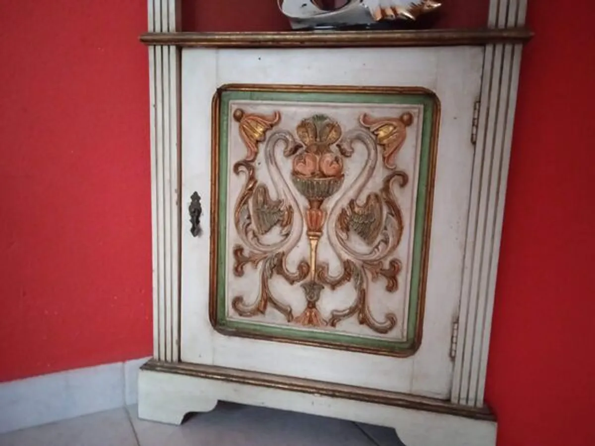 móvel de canto antigo, estilo Queen Anne 