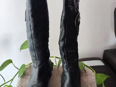 Botas de cano alto n 36 na cor preta 