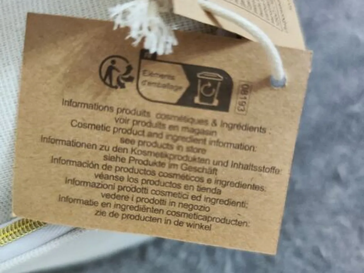 Vendo Nécessaire bege com brilho da Yves Rocher 