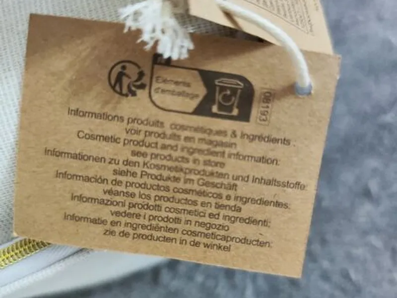 Vendo Nécessaire bege com brilho da Yves Rocher 