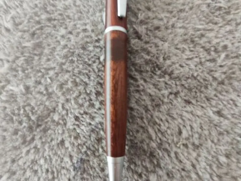 Canetas em madeira: caneta e lápis 