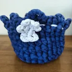 Cesta de crochê ou clorete azul marinho feita à mã 1