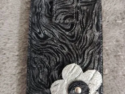 Bolsa para telemóvel em pele artesanal 