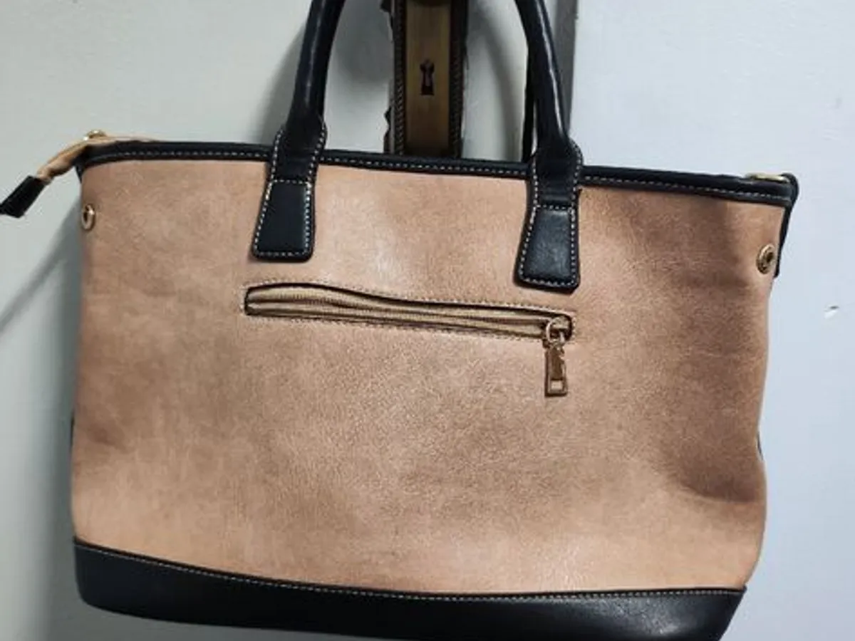 Linda Bolsa tote bege e preta