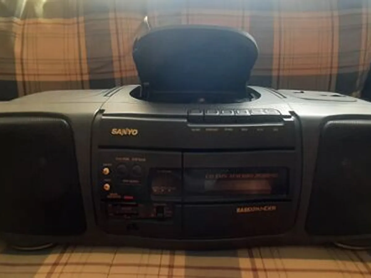 Rádio, leitor cassetes e Cd's Sanyo 