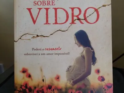 Livro “Dançando Sobre Vidro”