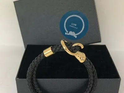 Pulseira em Aço inoxidável e Couro de qualidade