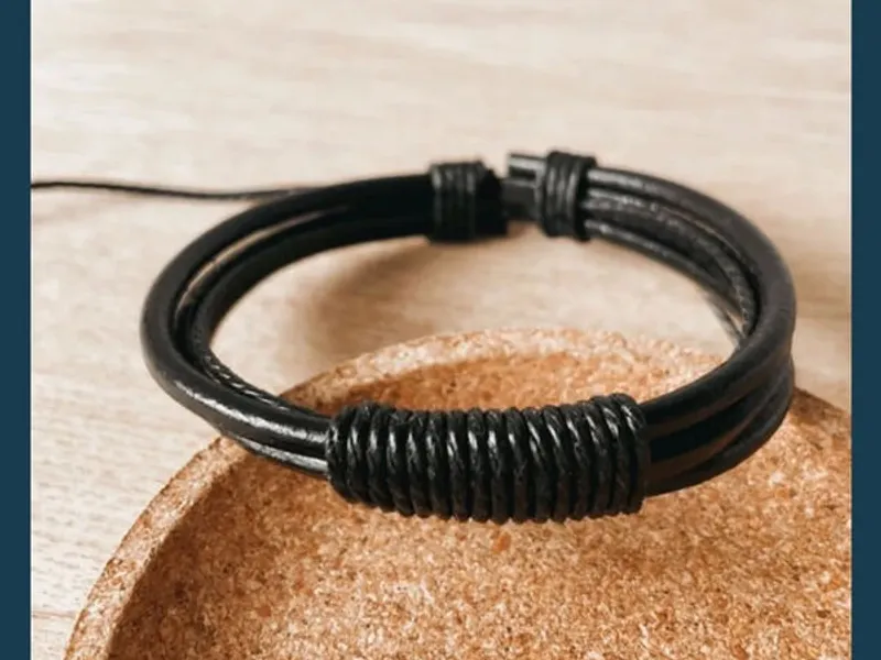 Pulseira em Couro Vegan - Preta