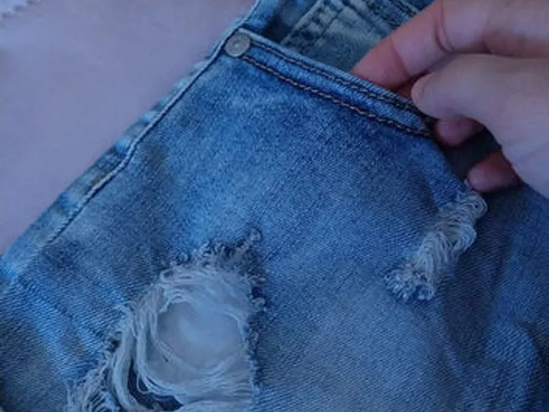 Calções Ganga Bordado Floral e Rasgões – T36