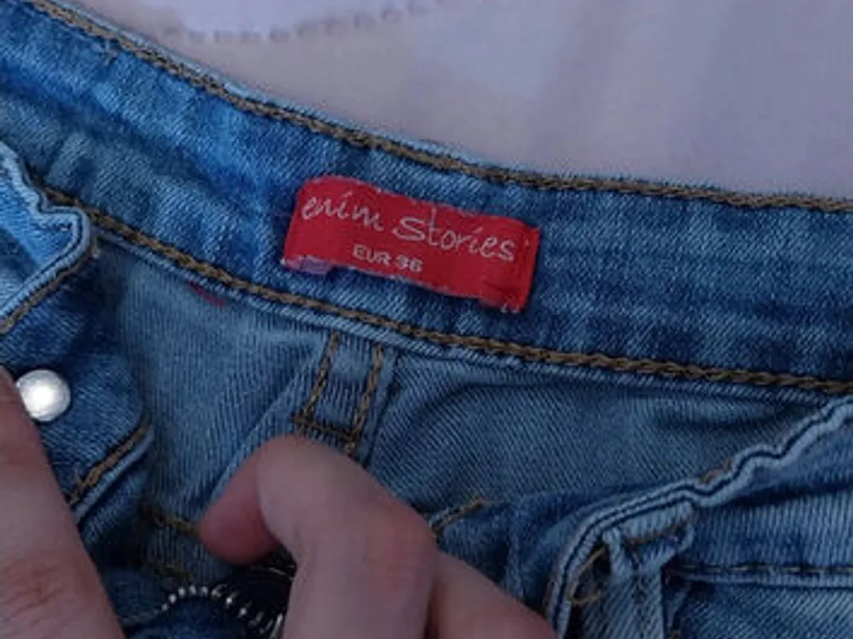 Calções Ganga Bordado Floral e Rasgões – T36