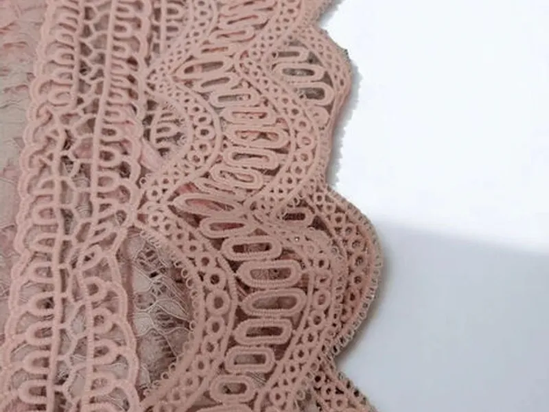 🌸 Top Curto Rosa Bebé em Renda – Sem Marca