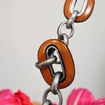 Colar Corrente Prateada com Detalhes Laranja 3