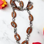 Colar Corrente Prateada com Detalhes Laranja 4