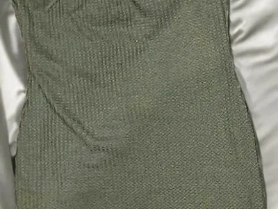 Vestido Justo Curto com Decote Cai Cai