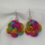 Brincos artesanais em croché – Flor multicolor 2