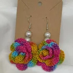 Brincos artesanais em croché – Flor multicolor 4